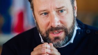 Loïg Chesnais-Girard propose notamment que les Régions qui le souhaitent prennent les compétences des agences de l’eau – ou, a minima, que la gouvernance de ces dernières soit réformée pour donner davantage de poids aux présidents de Région.